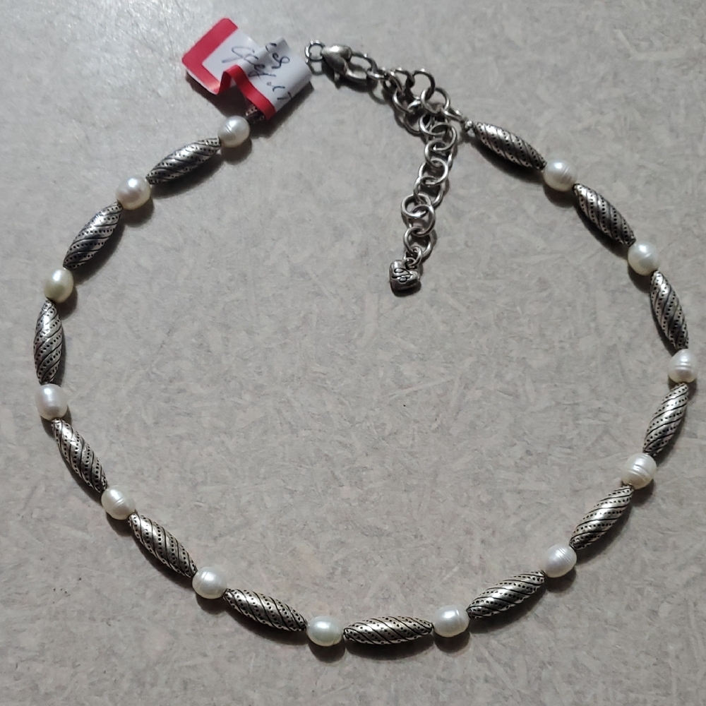 Silver necklace with cultured natural pearls, Taiwan.